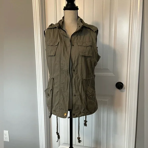 Fashionomics Olive Green Mockneck Utility Vest with Lining and Removable Hood - Picture 4 of 14